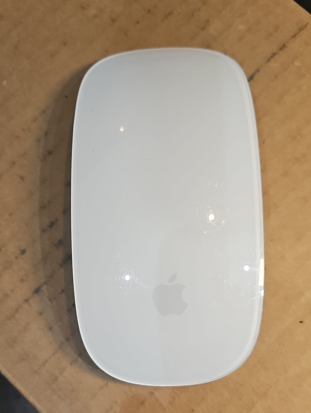 Apple White Wireless Magic Mouse - Sleek Multi-Touch Mouse